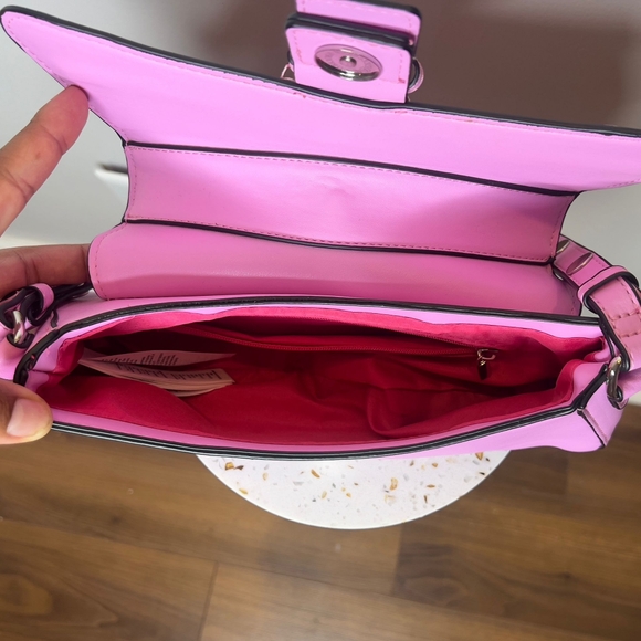 Call It Spring Perkswaltje buckle closure crossbody bag - Picture 7 of 7